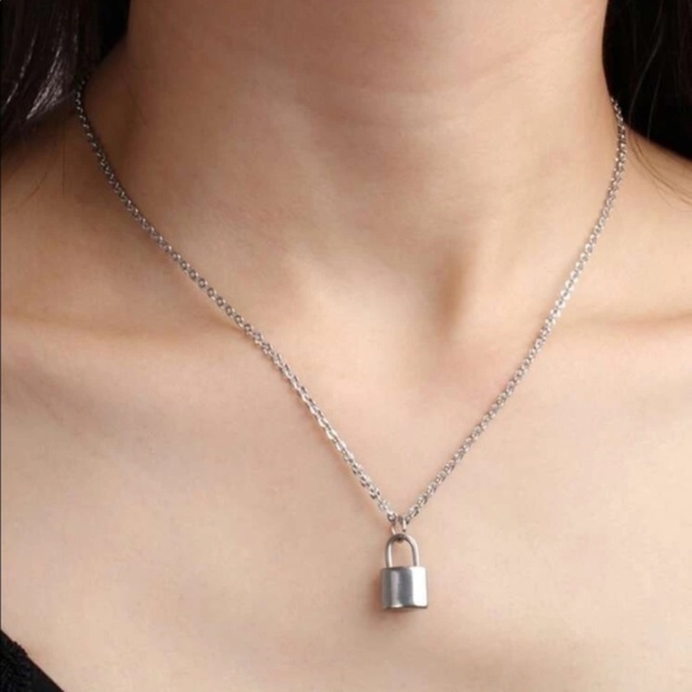 3/$30 🤍 Dainty Lock Necklace